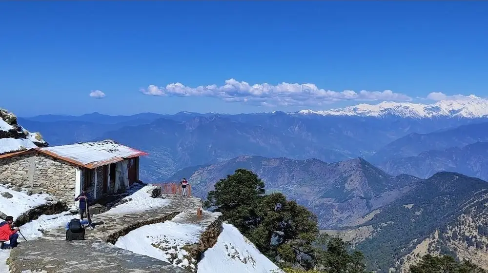 Snow-covered path leading to Tungnath Temple with breathtaking Himalayan views