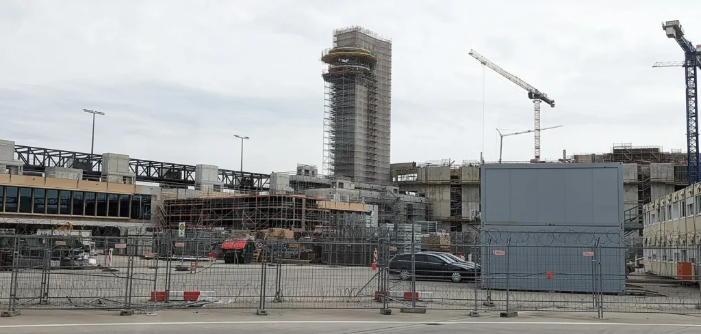 The new Terminal 3 building at Frankfurt Airport under a cloudy sky