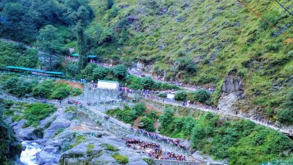 Paved Kedarnath trail starting from Gaurikund village