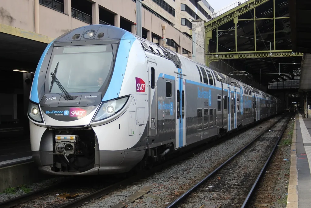 A double-deck regional train at a platform in Paris Gare de Lyon